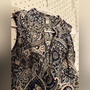 Blouse with front zipper